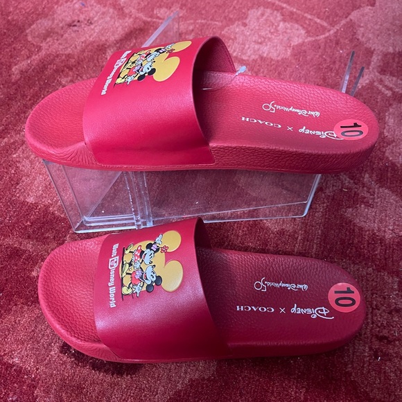 Disney X Coach Sport Slide With Mickey Mouse And Minnie Mouse. - Picture 8 of 14